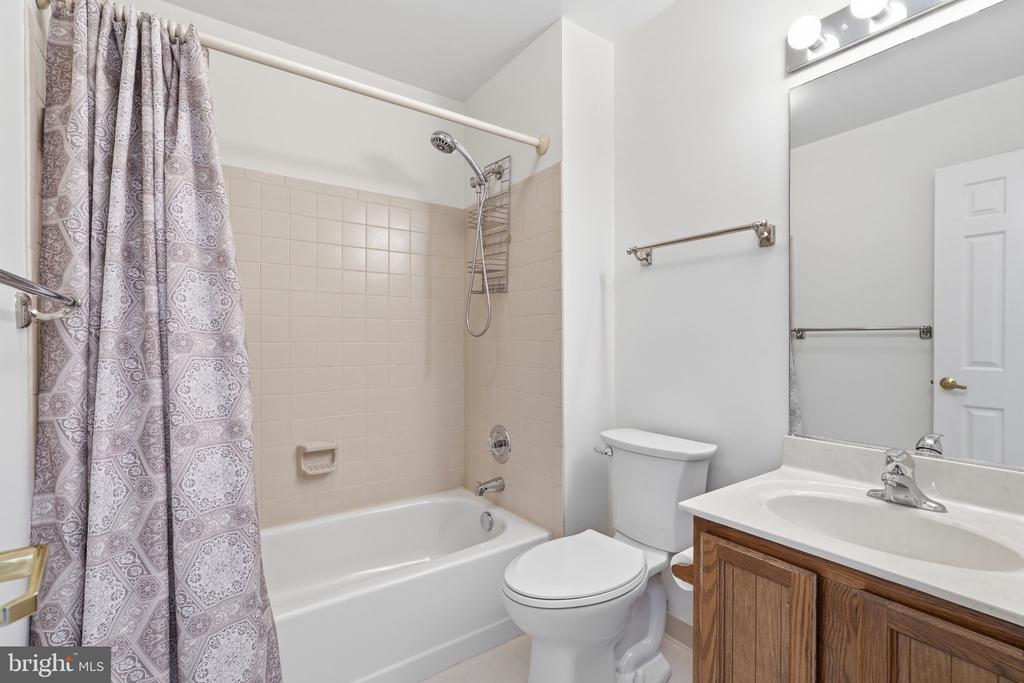 12237 TILDENWOOD