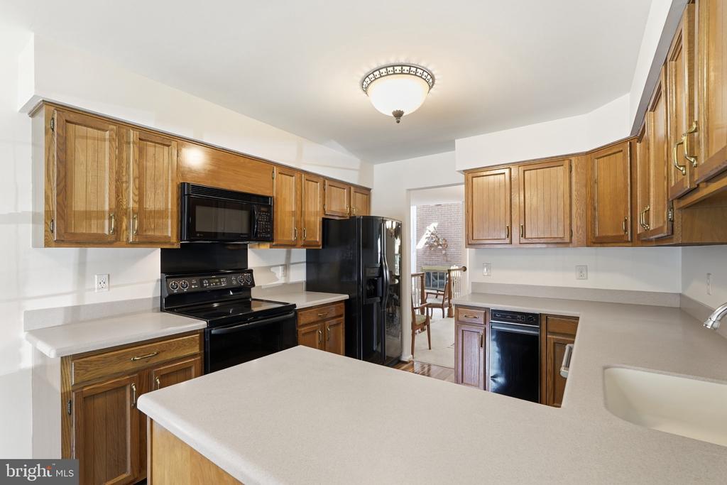 12237 TILDENWOOD