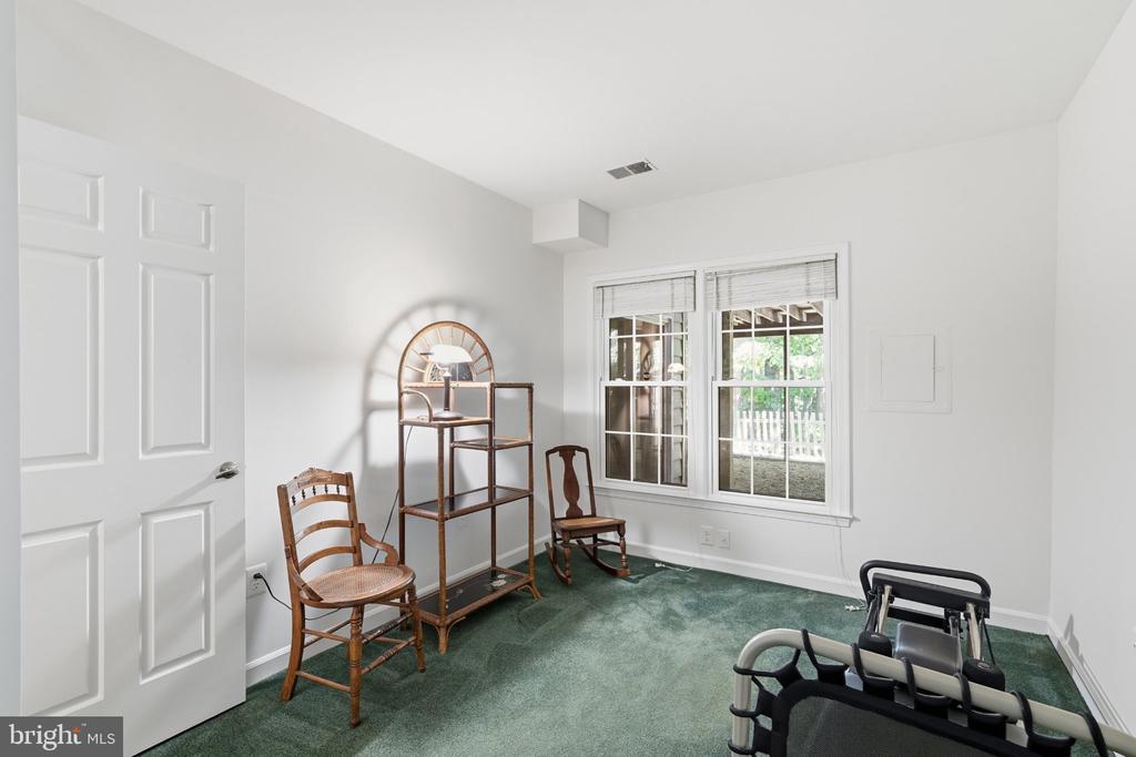 12237 TILDENWOOD
