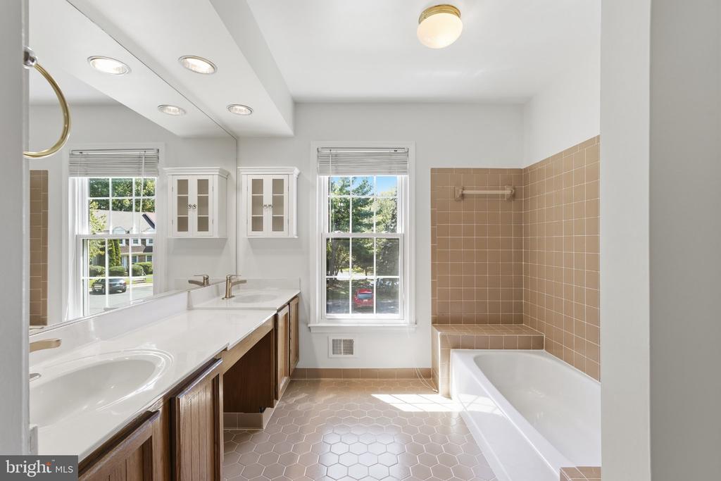 12237 TILDENWOOD