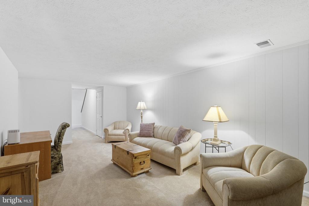 12237 TILDENWOOD