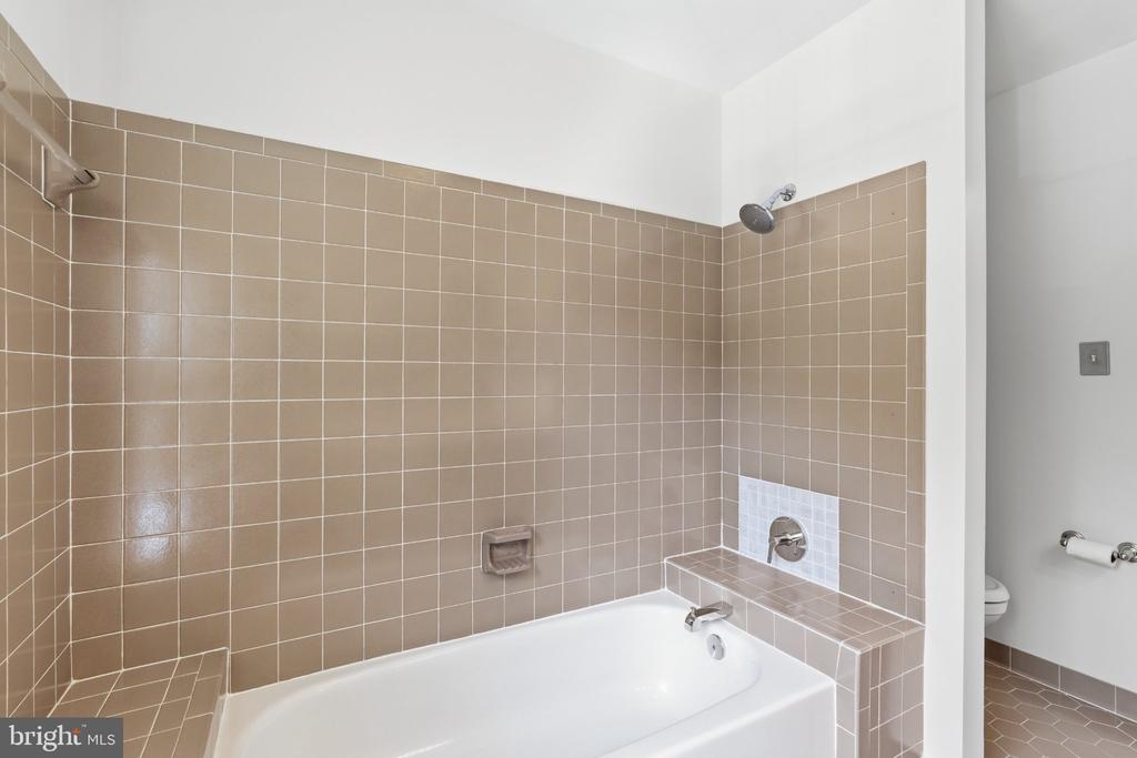12237 TILDENWOOD