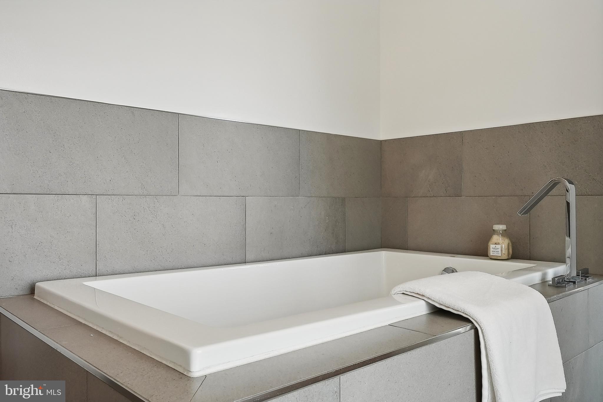 515 N WASHINGTON STREET 401