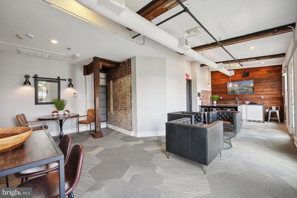 515 N WASHINGTON STREET 401