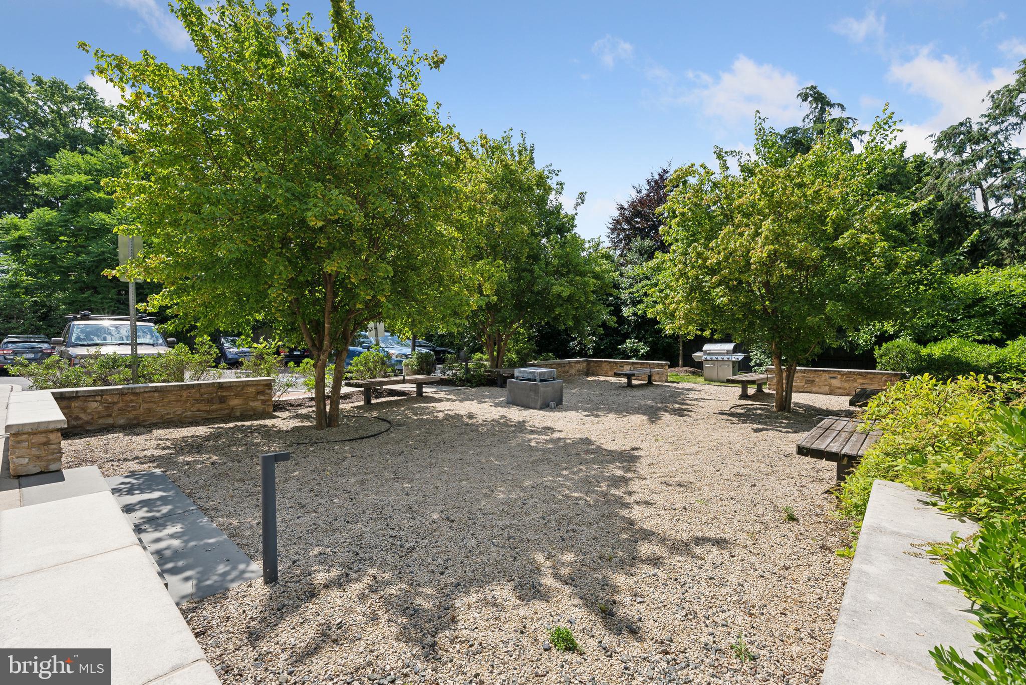 515 N WASHINGTON STREET 401