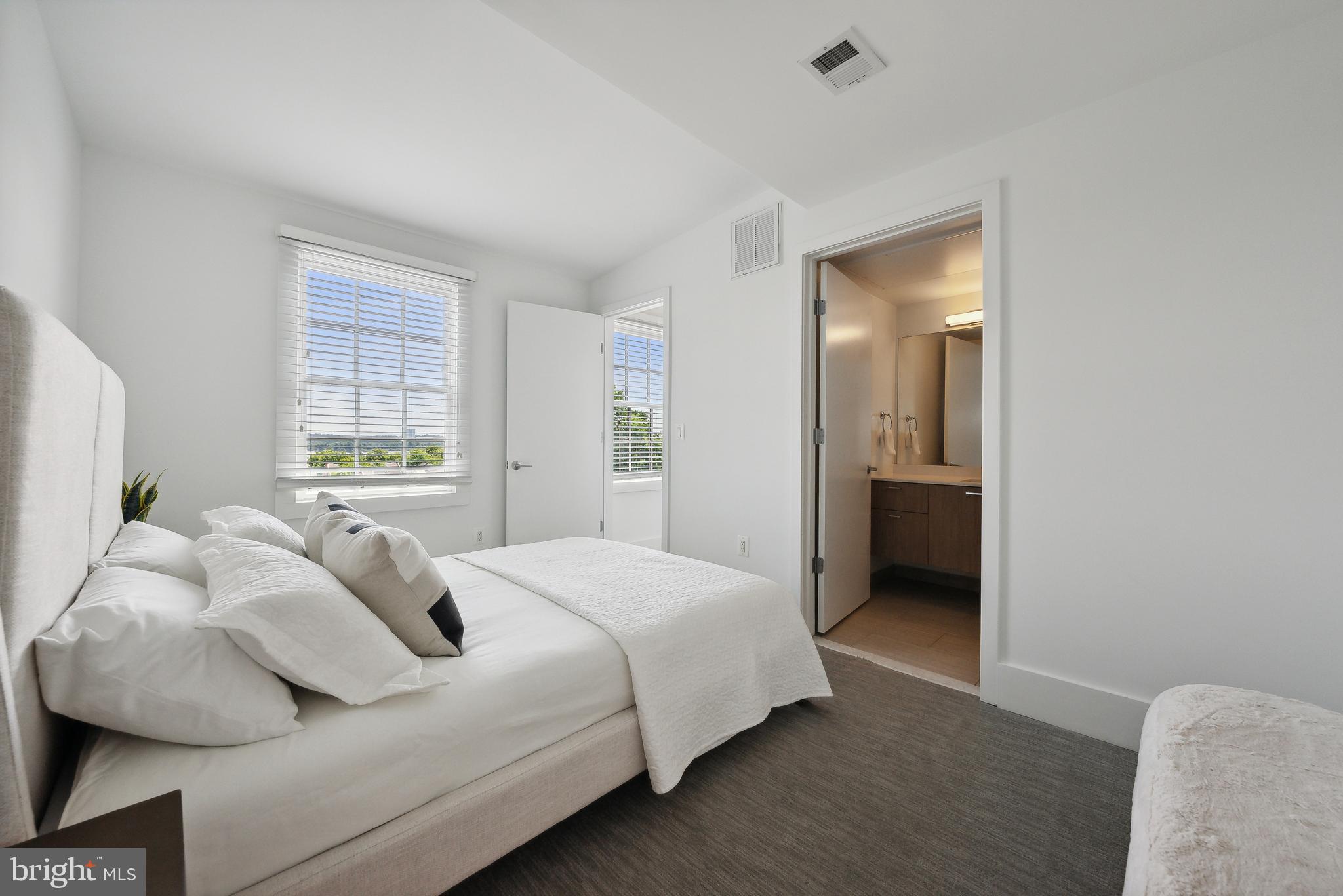 515 N WASHINGTON STREET 401