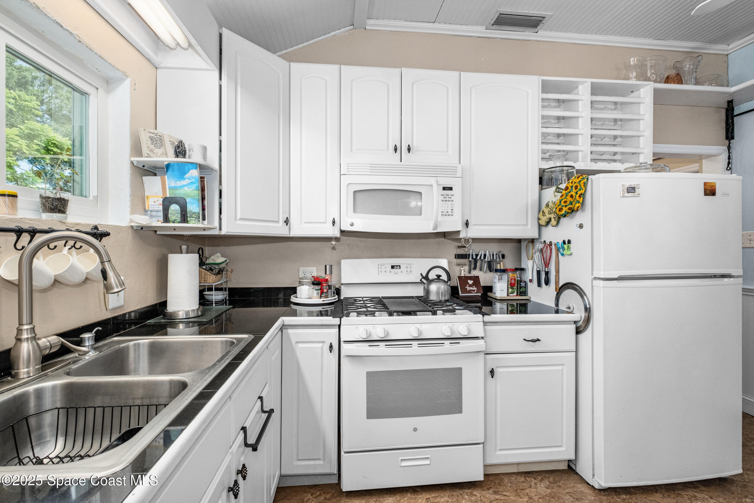 415 Canaveral Groves Boulevard