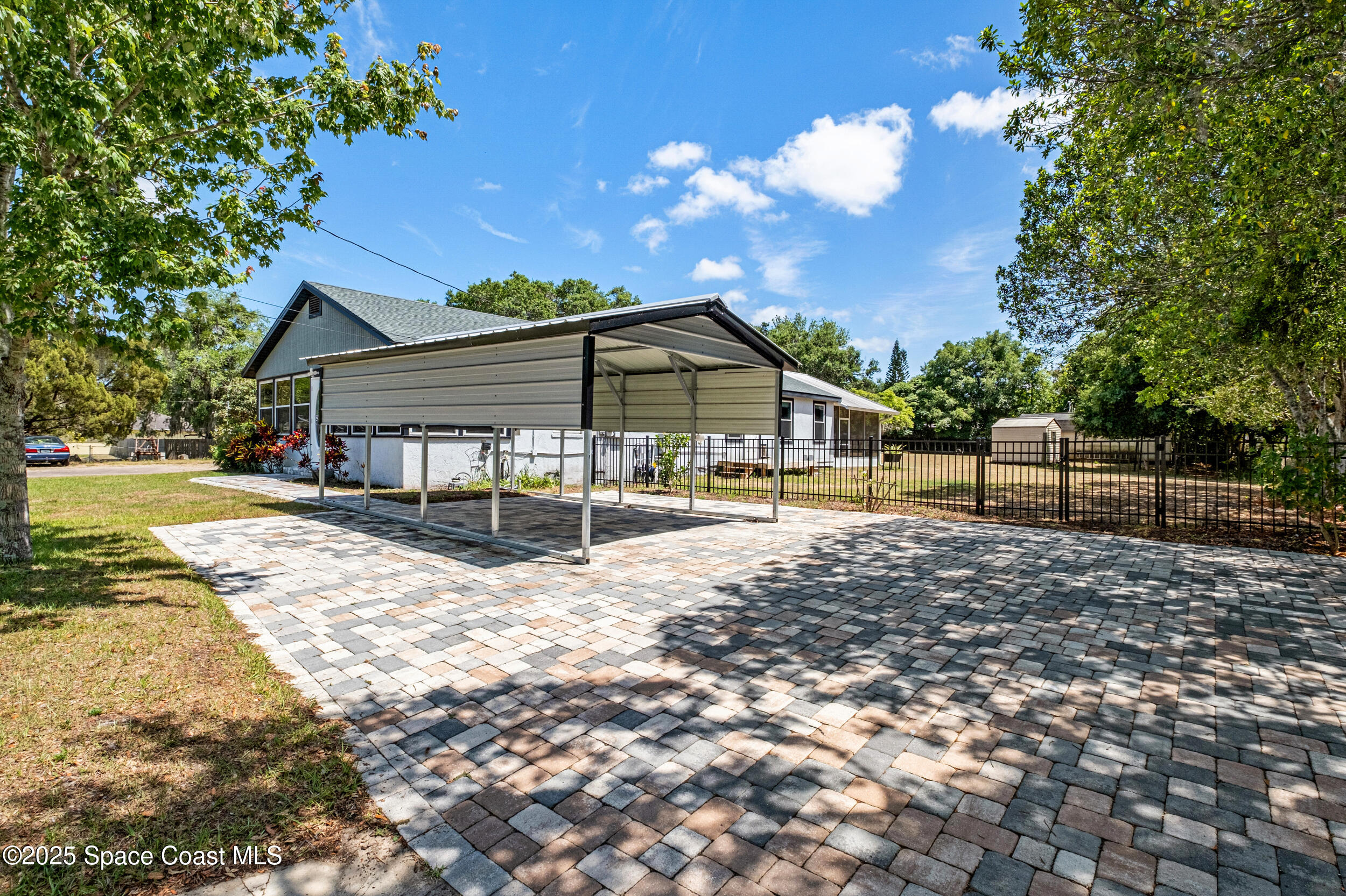 415 Canaveral Groves Boulevard