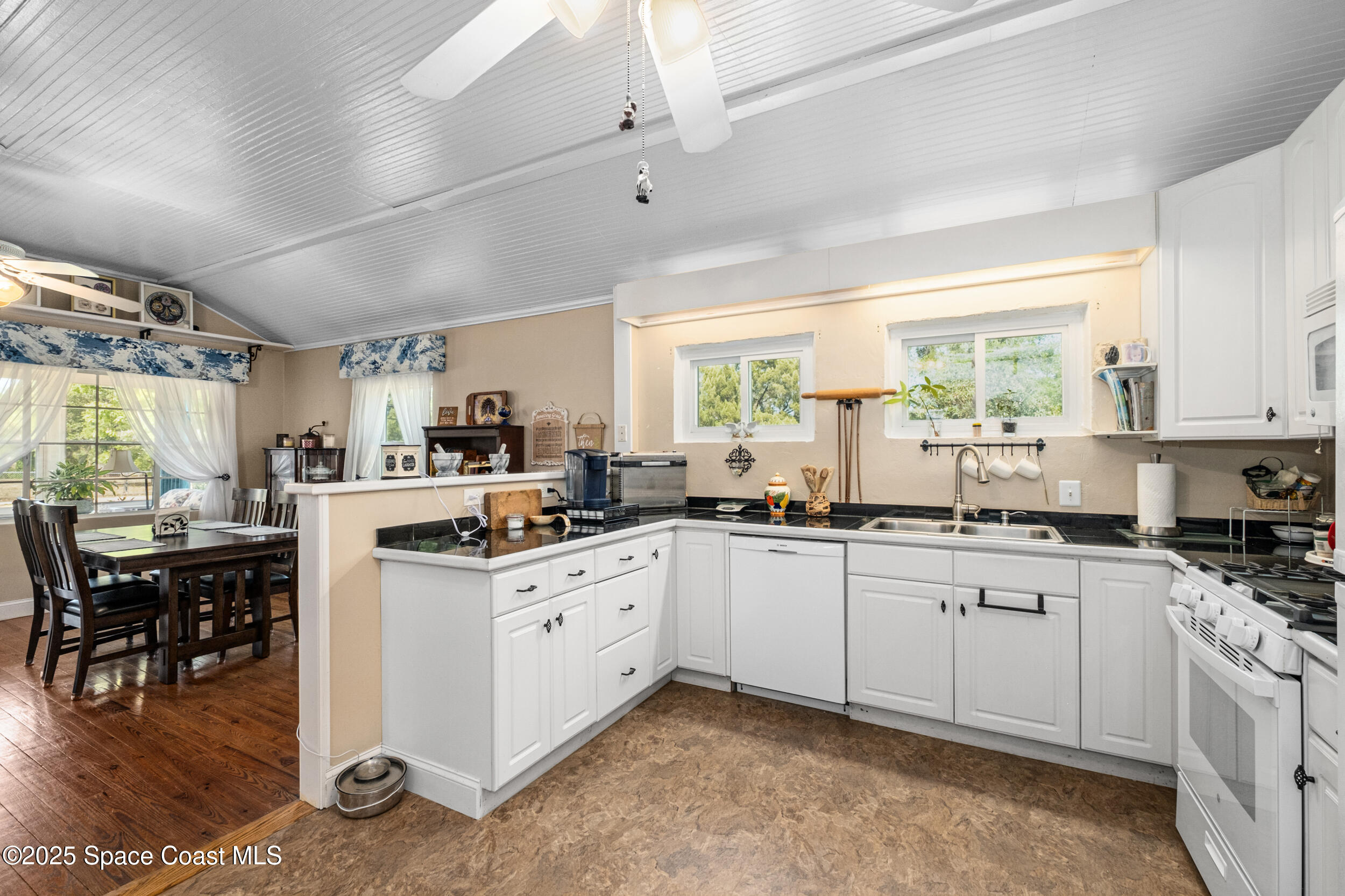 415 Canaveral Groves Boulevard