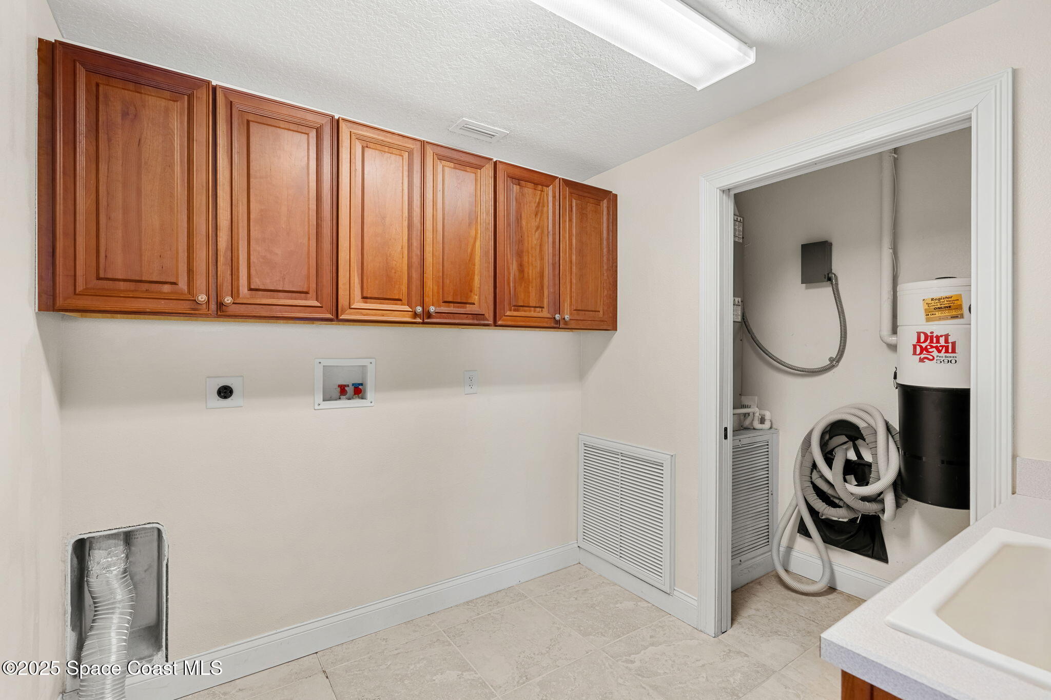 225 N Atlantic Avenue, 603