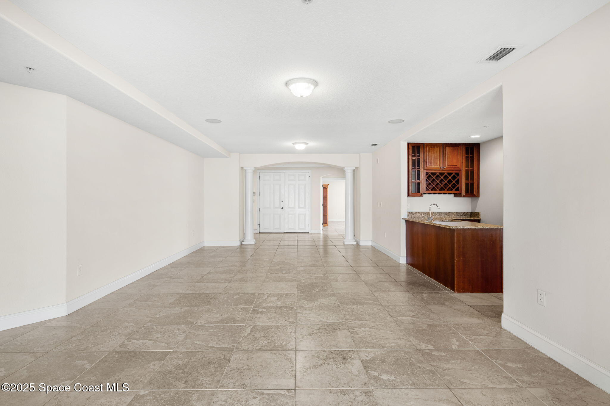 225 N Atlantic Avenue, 603