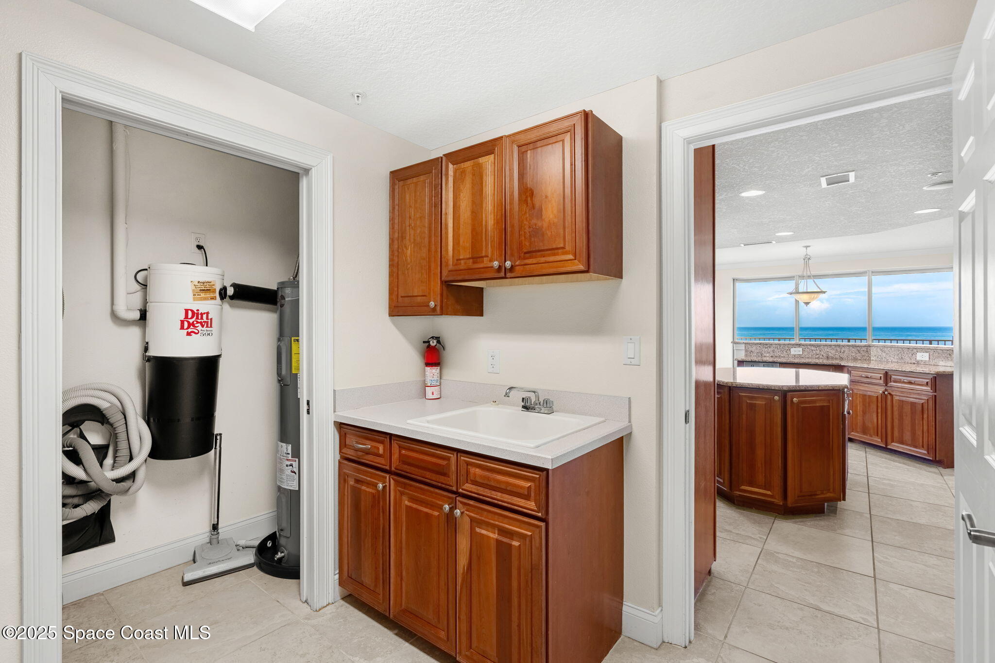 225 N Atlantic Avenue, 603