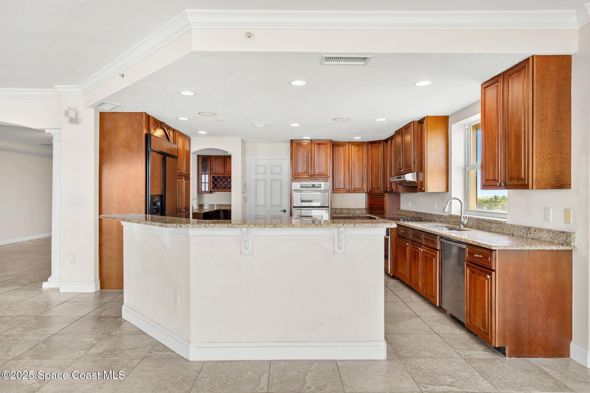 225 N Atlantic Avenue, 603