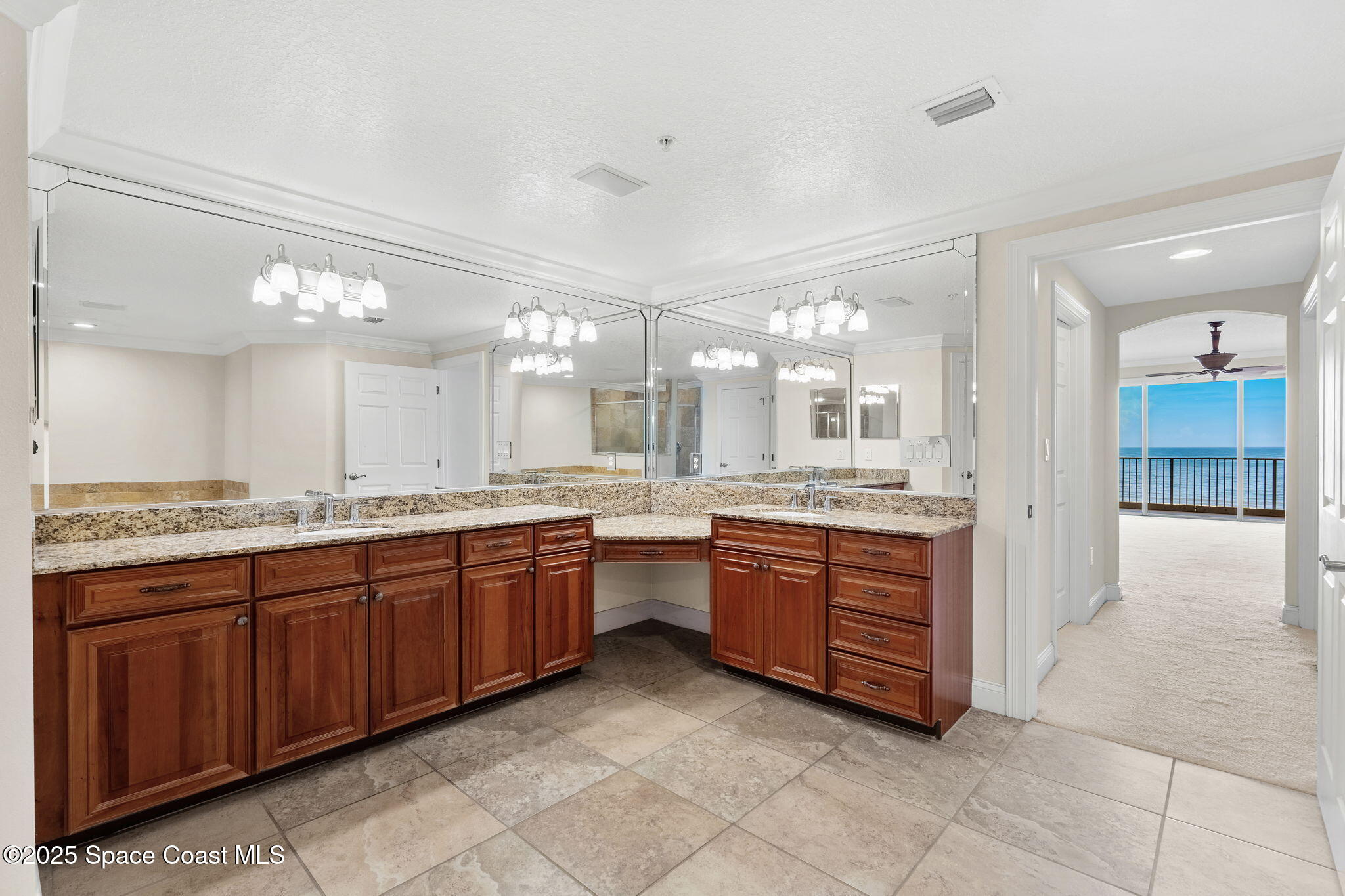 225 N Atlantic Avenue, 603