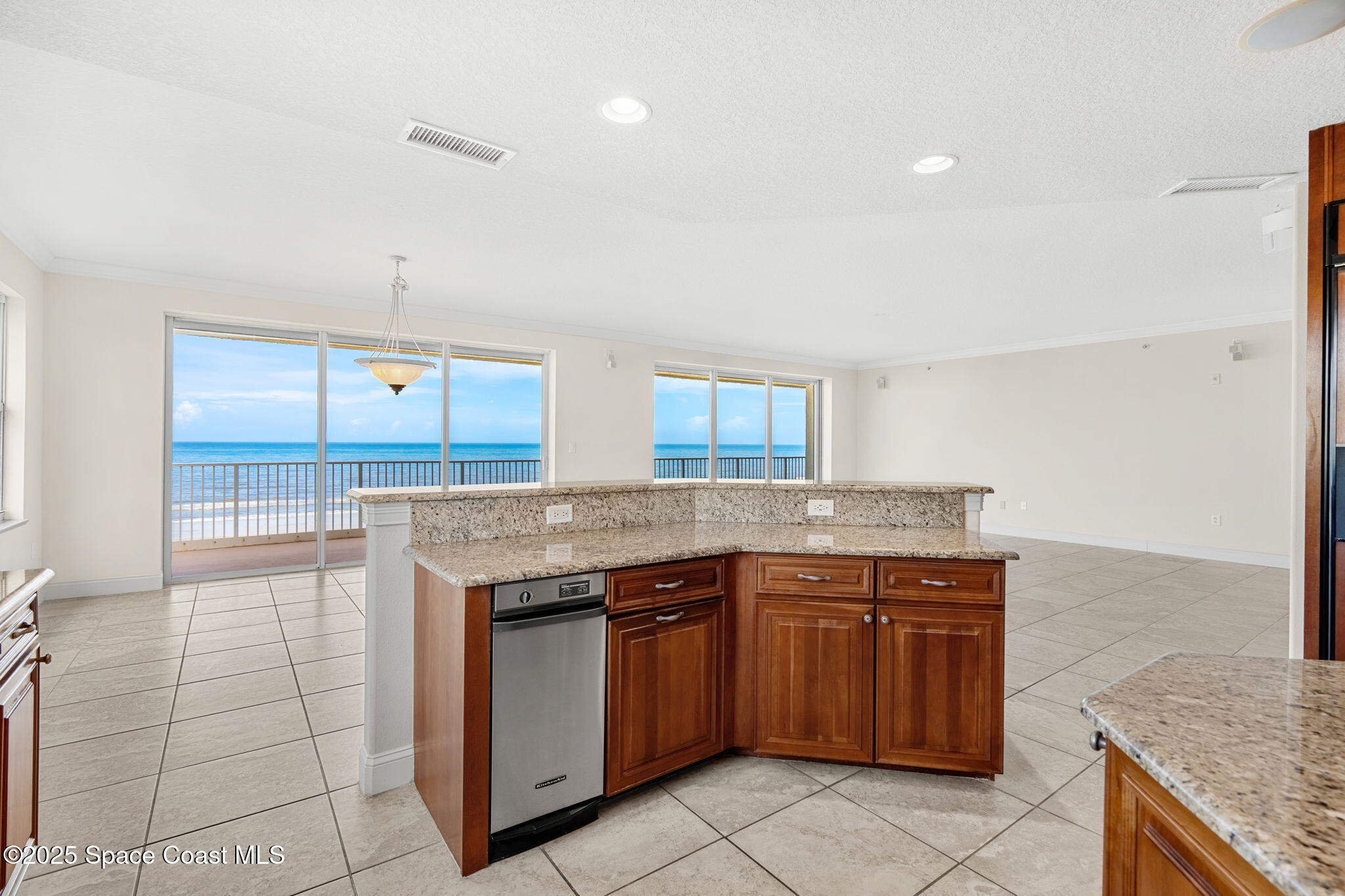 225 N Atlantic Avenue, 603