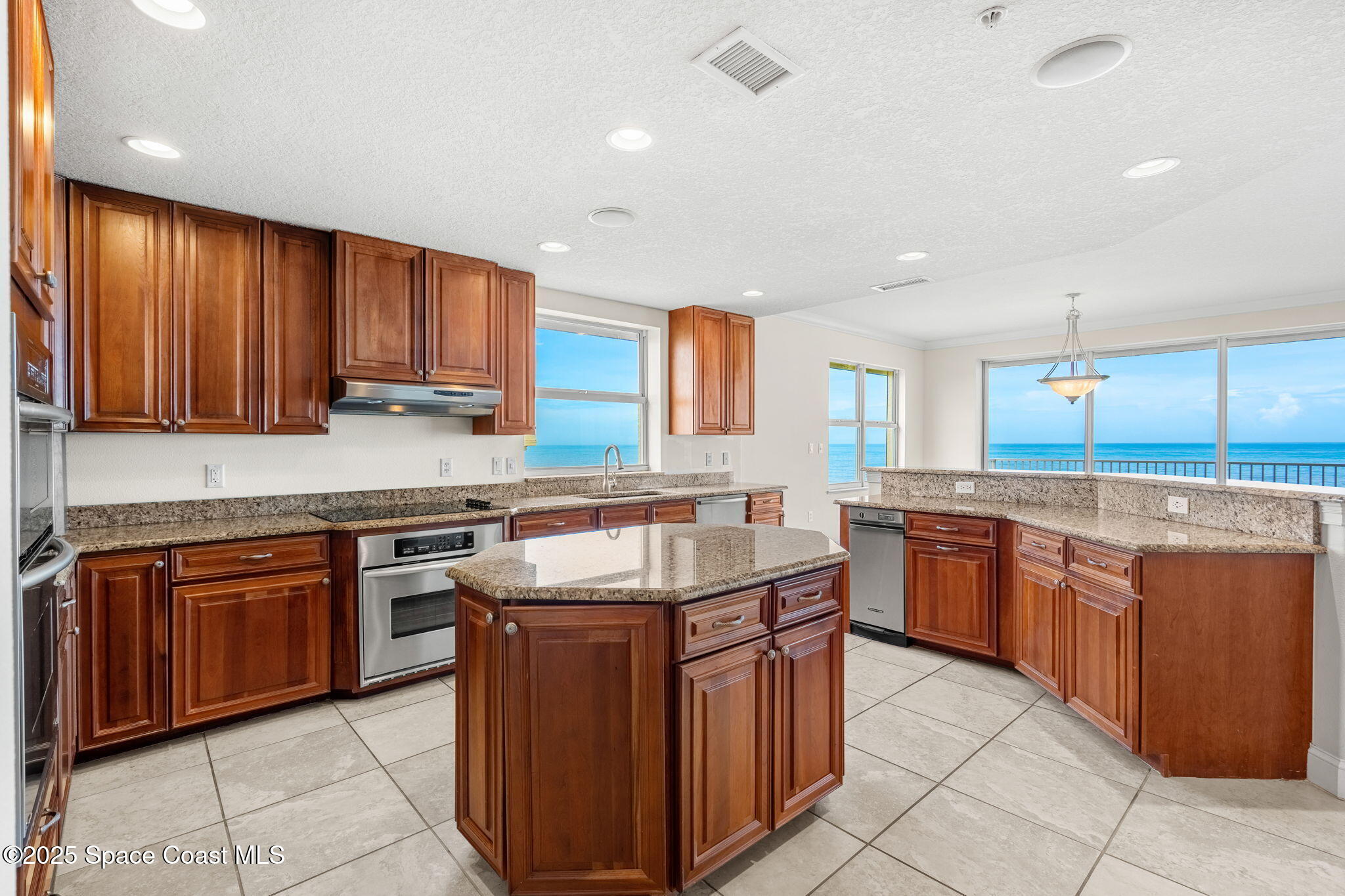 225 N Atlantic Avenue, 603