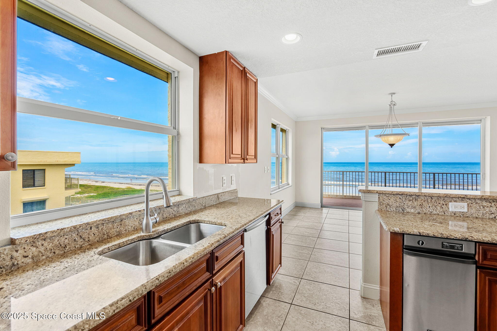 225 N Atlantic Avenue, 603