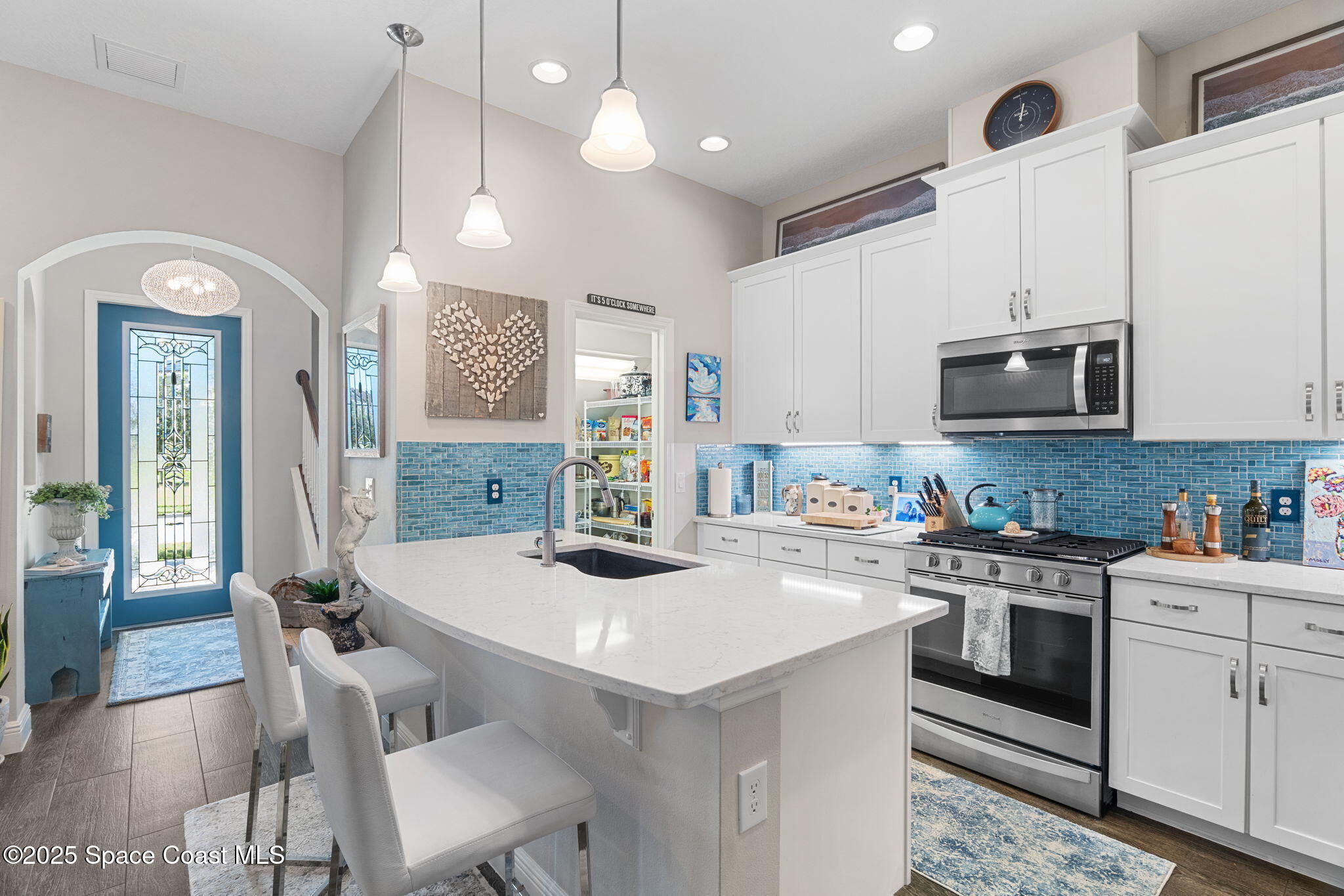 6913 Vista Hermosa Drive