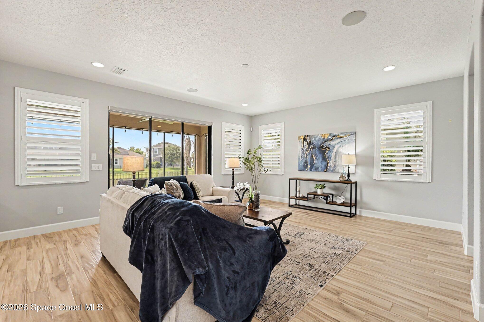 7410 Jazero Place