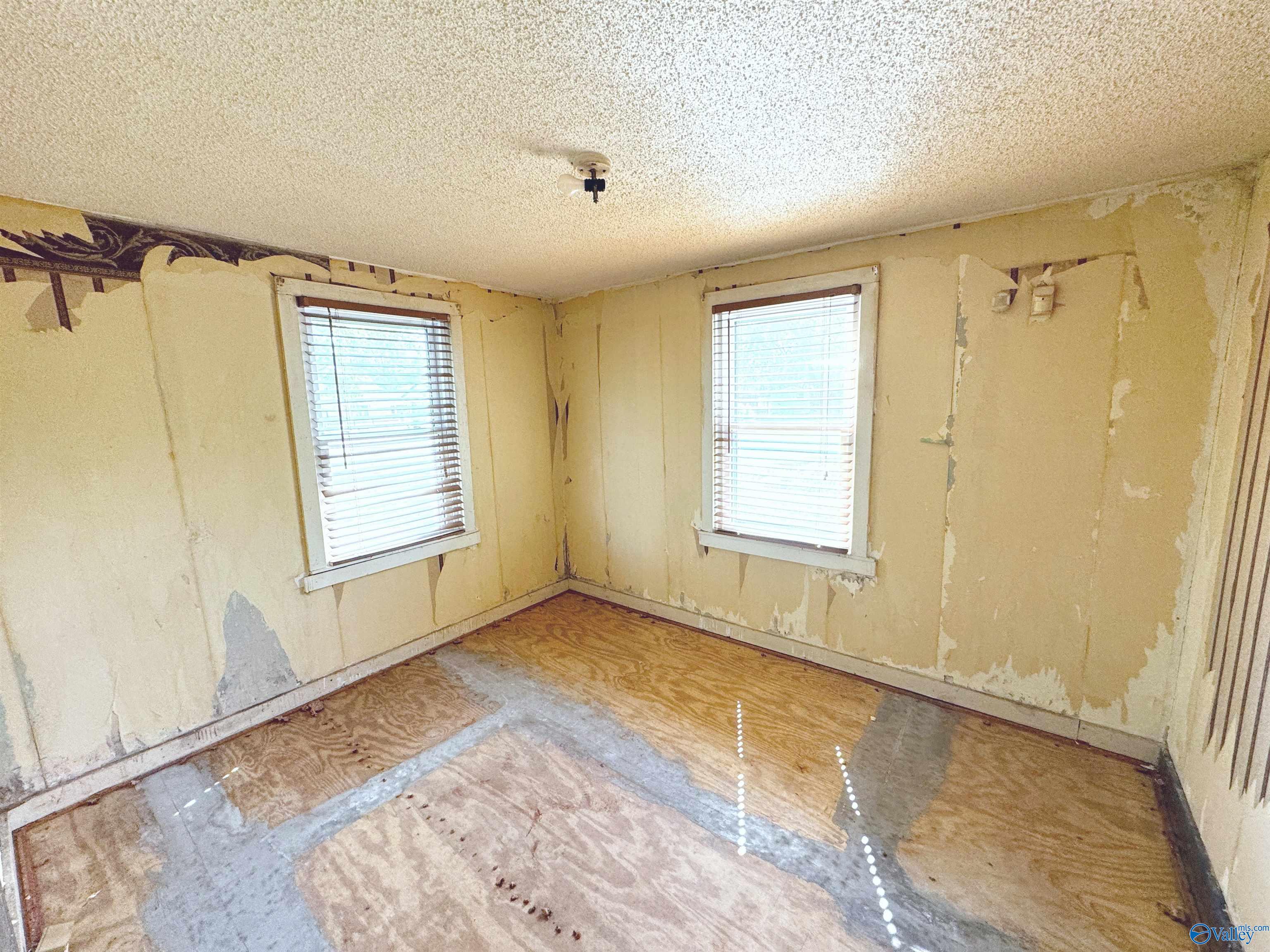 112 Arnett Street