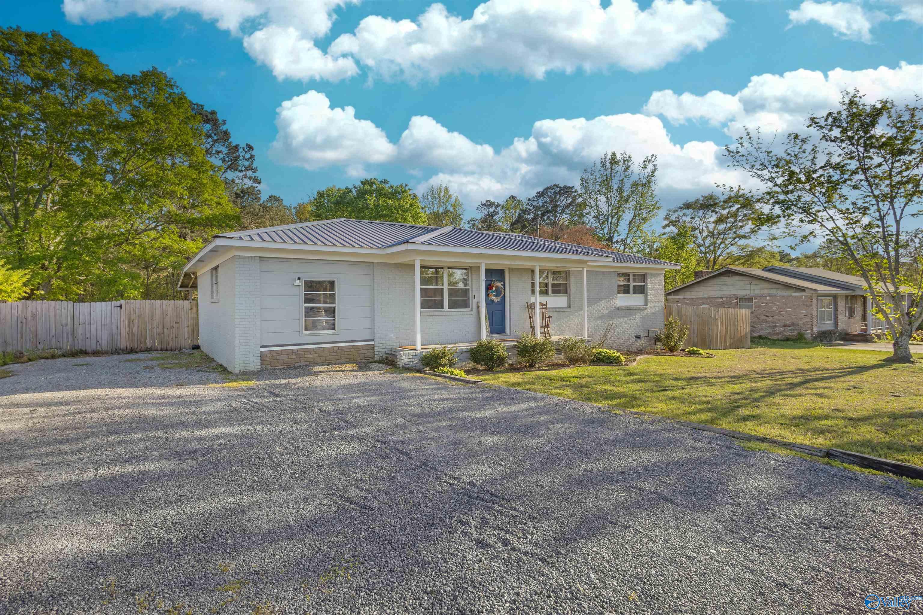1604 Woodview Drive SW