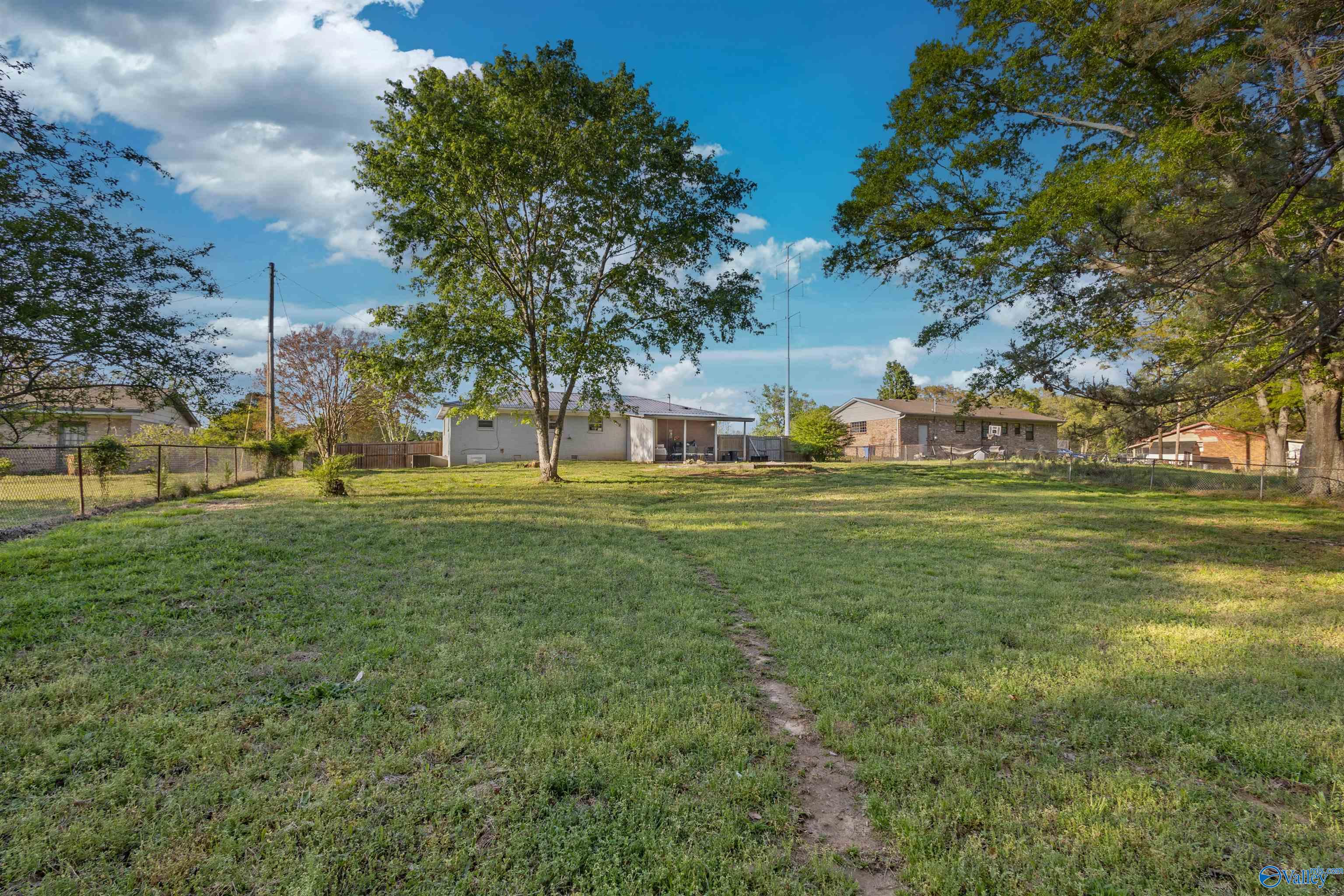 1604 Woodview Drive SW