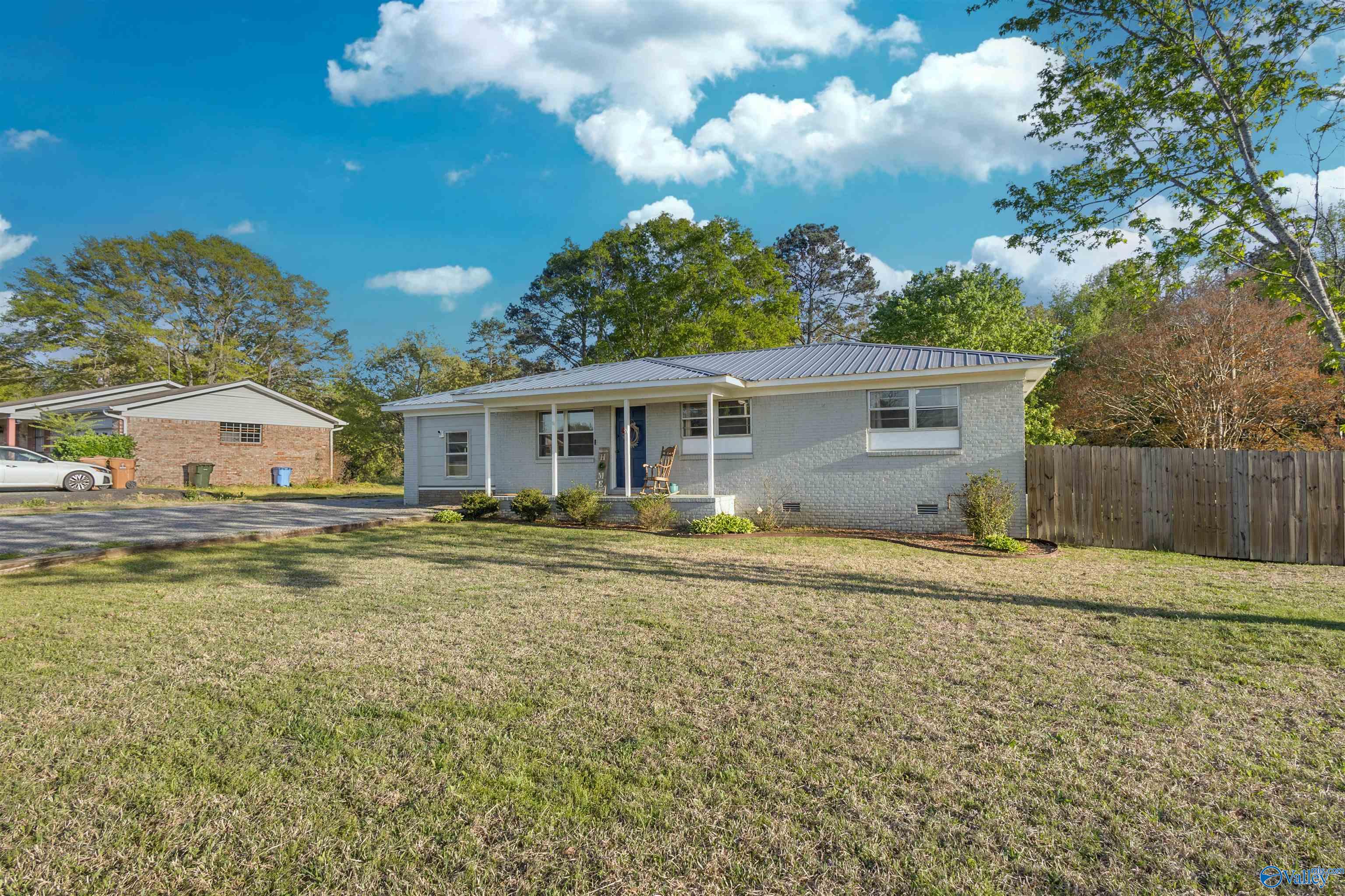 1604 Woodview Drive SW