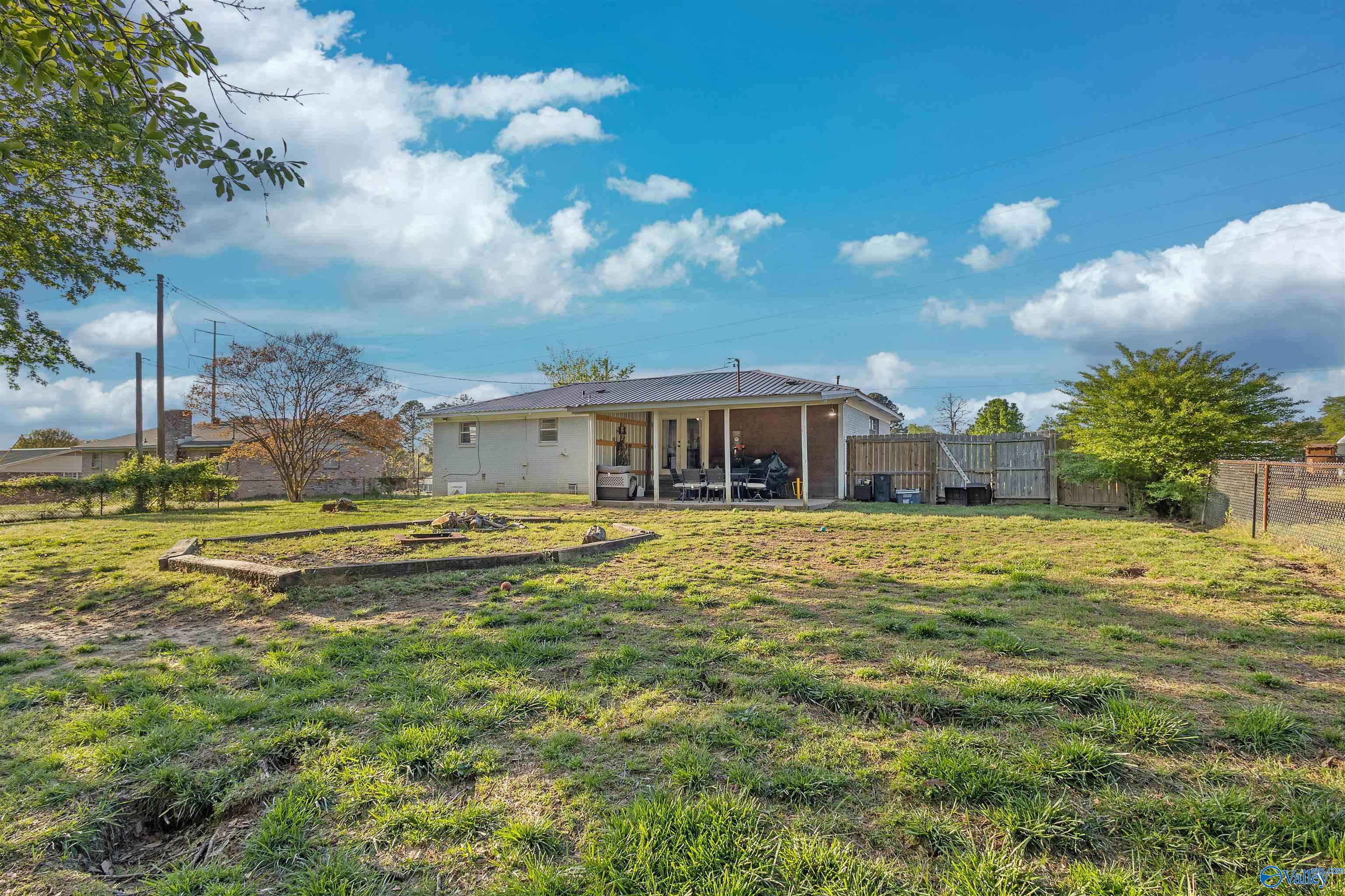 1604 Woodview Drive SW