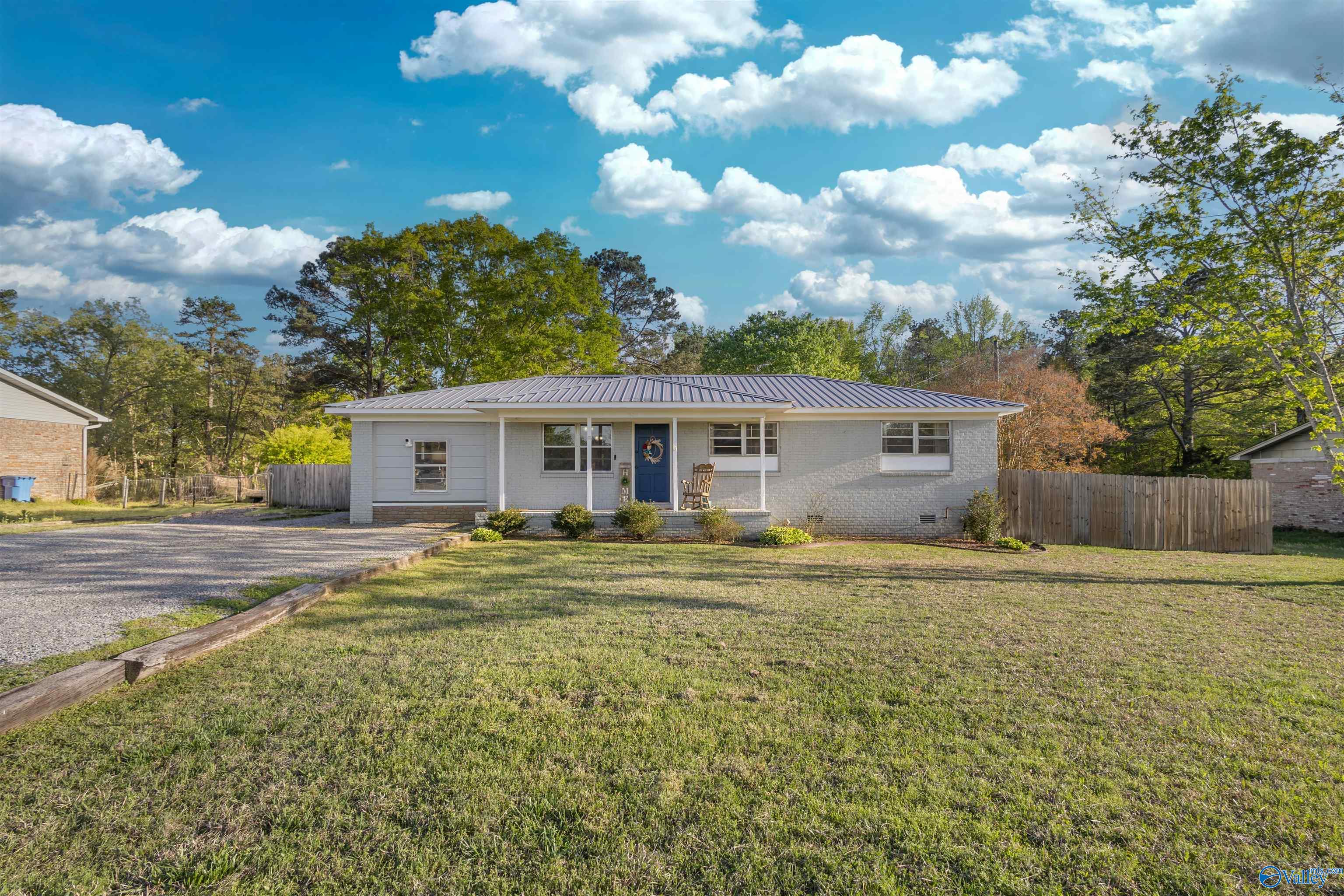 1604 Woodview Drive SW