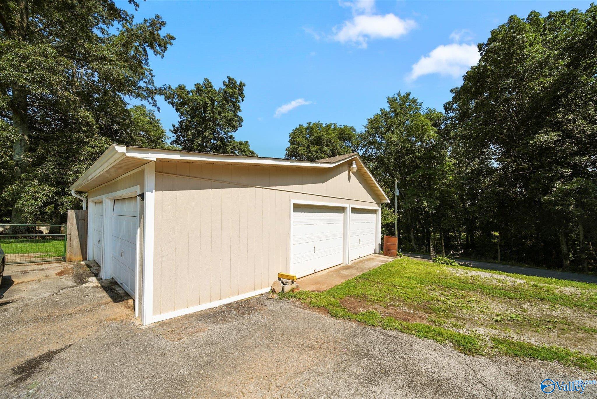 963 Rube Robinson Road