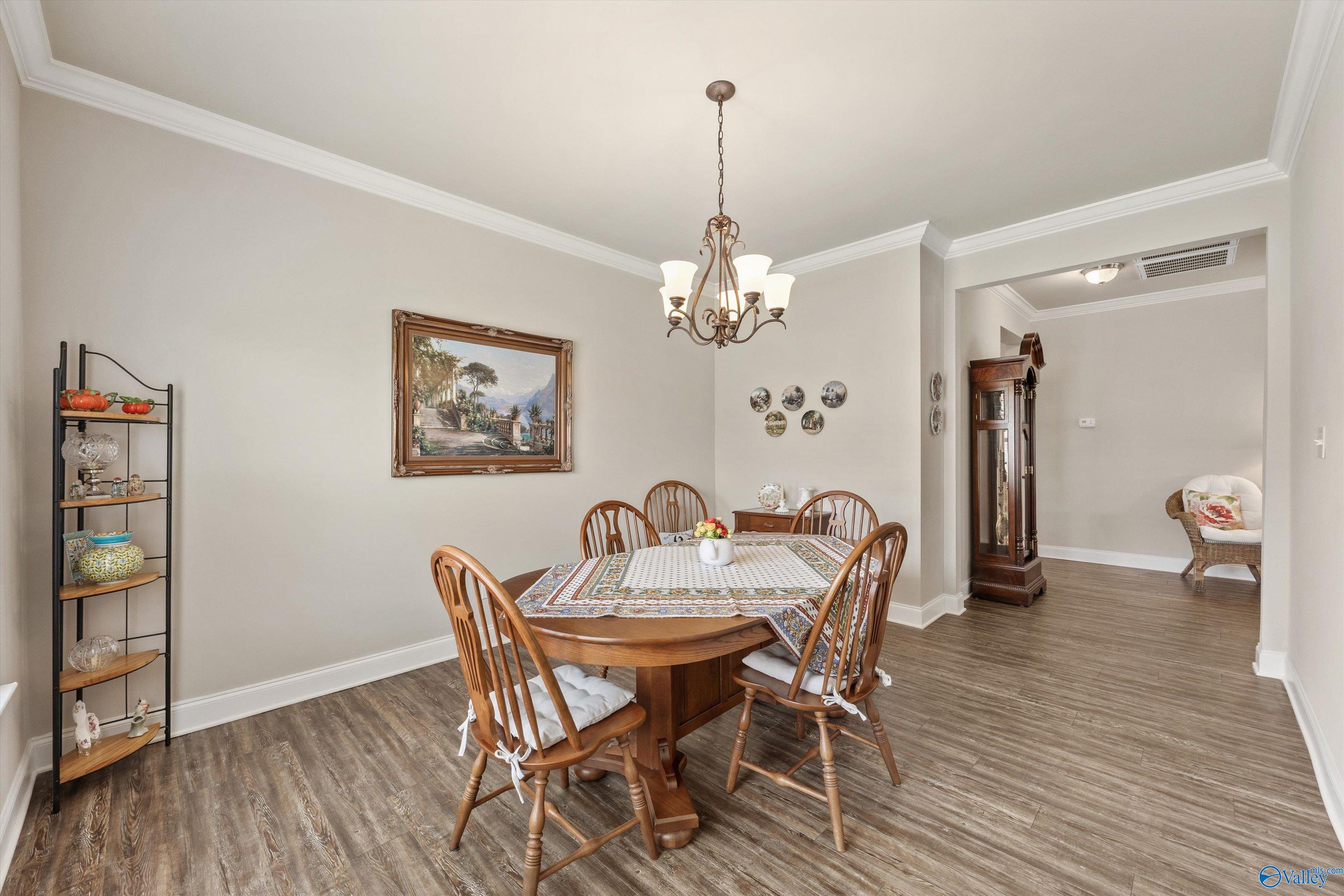 208 Dinner Tree Square