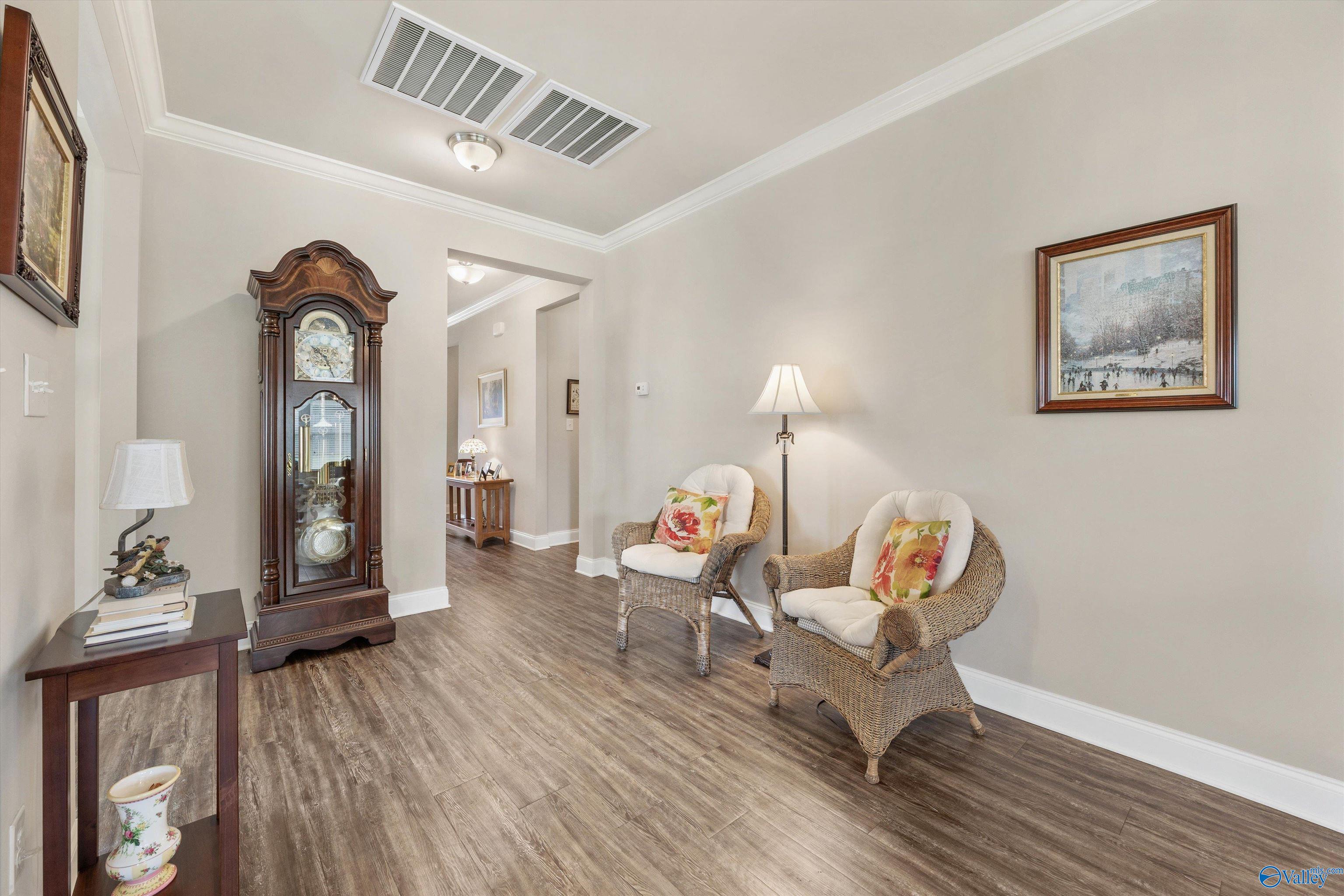 208 Dinner Tree Square