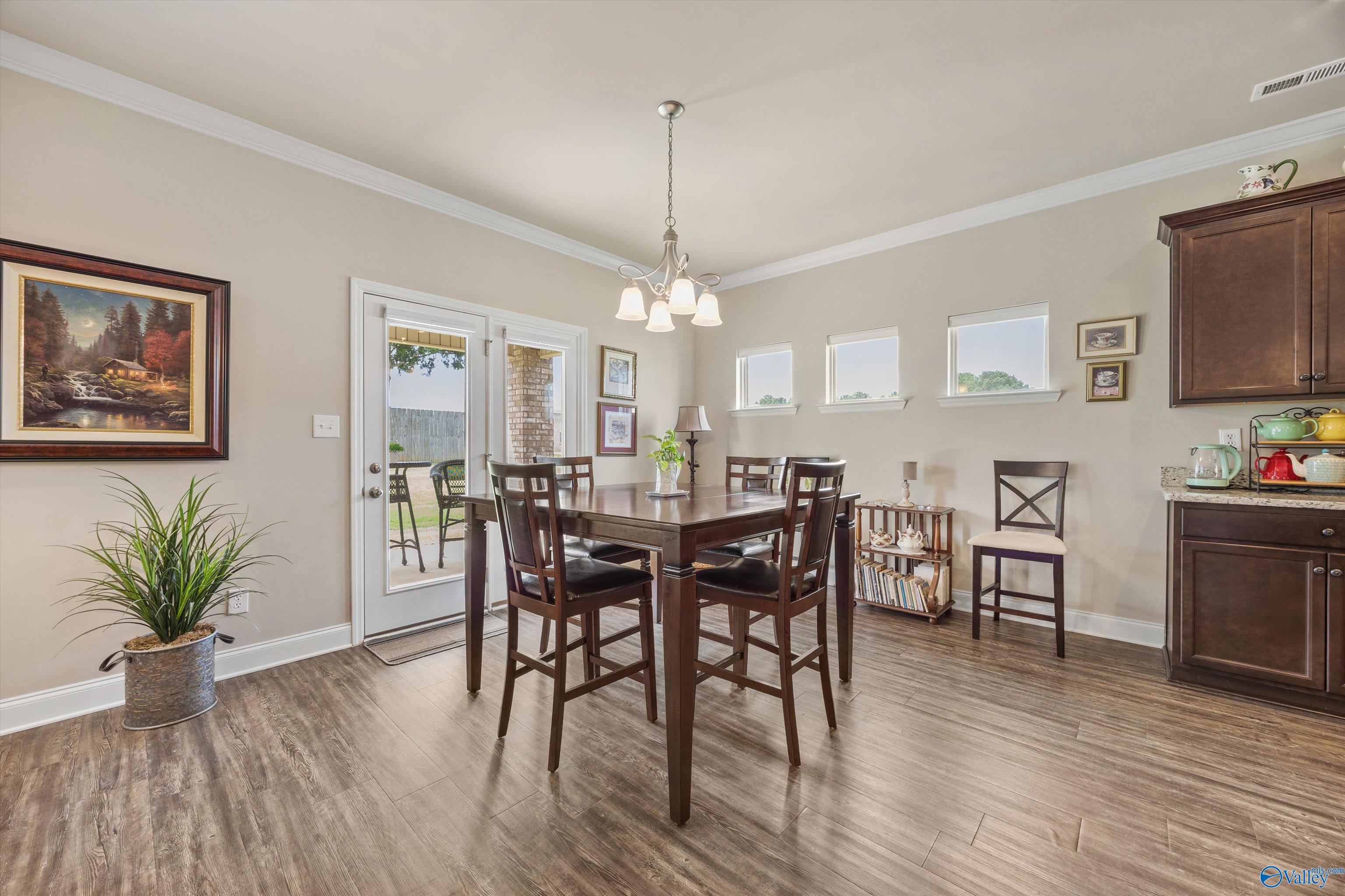 208 Dinner Tree Square