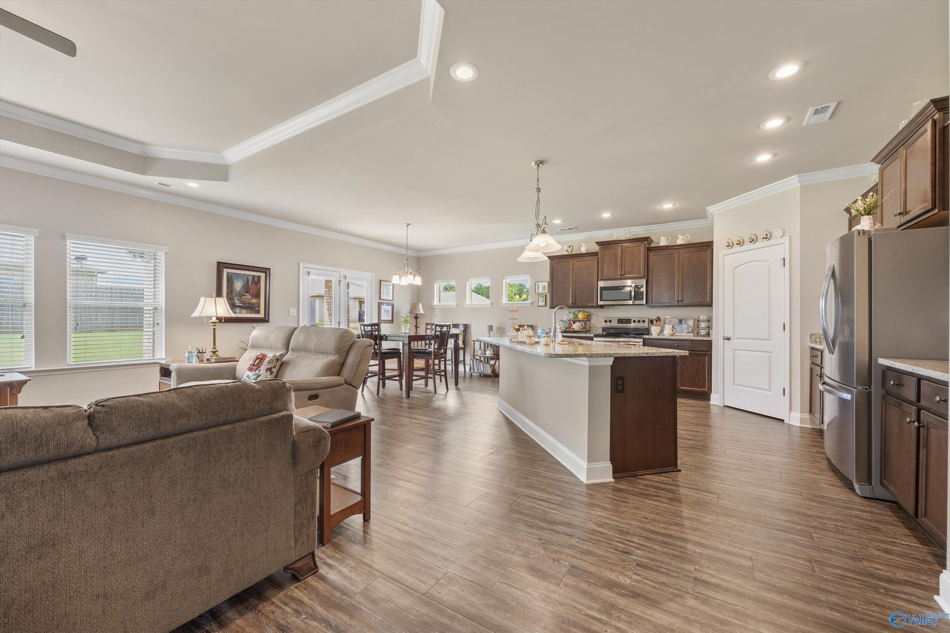 208 Dinner Tree Square