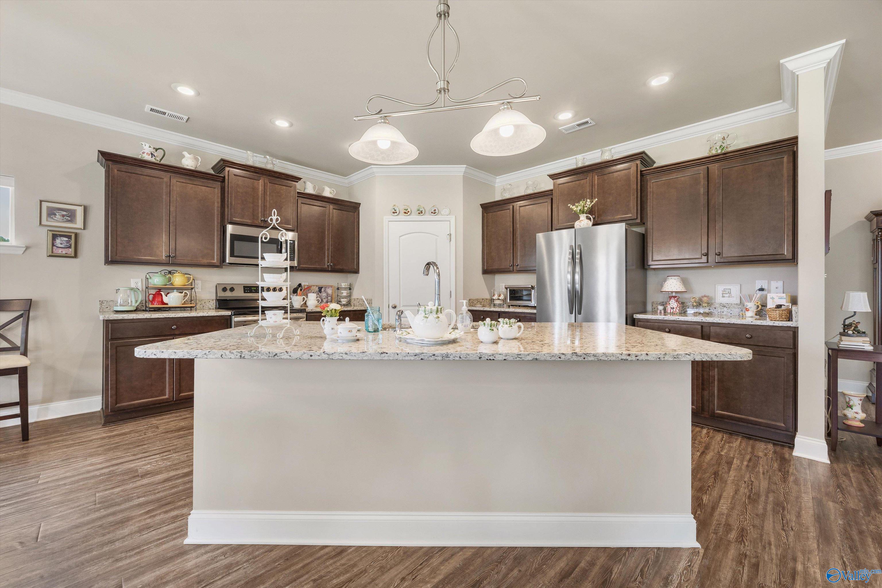 208 Dinner Tree Square