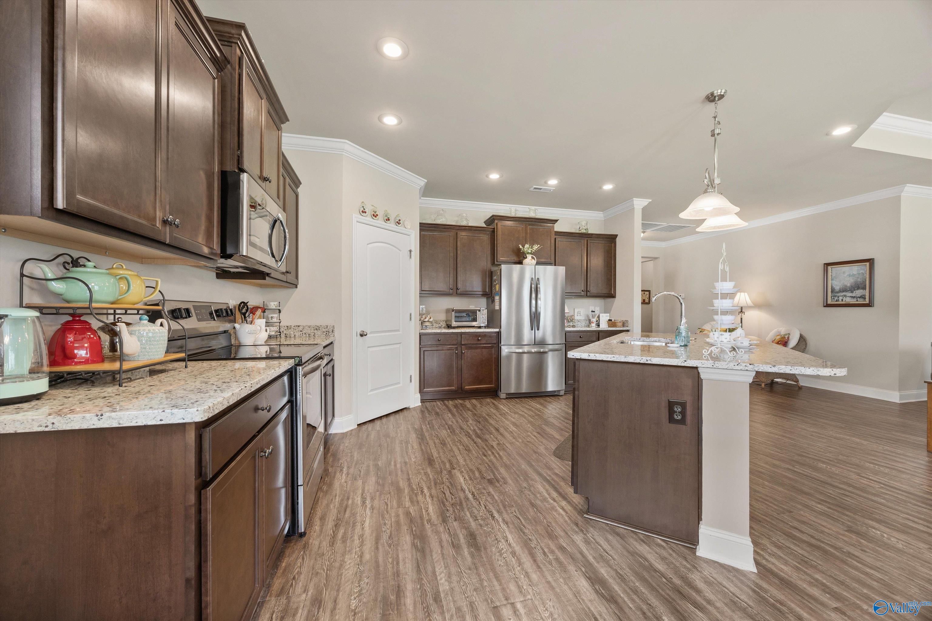 208 Dinner Tree Square
