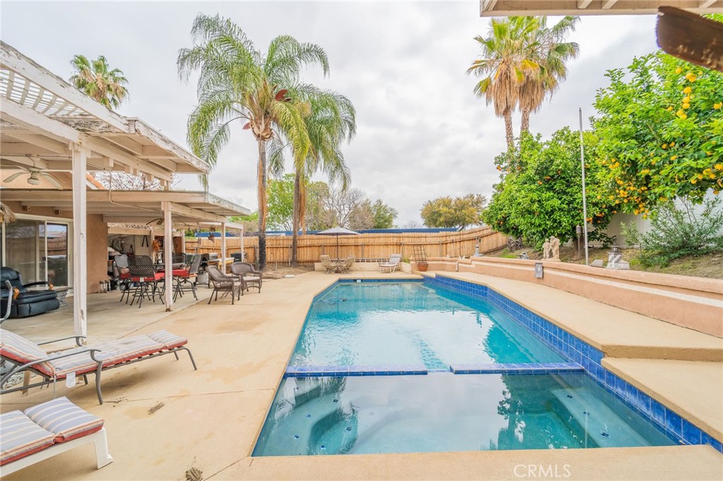 1096 Luna Way