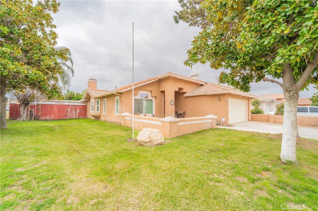 1096 Luna Way
