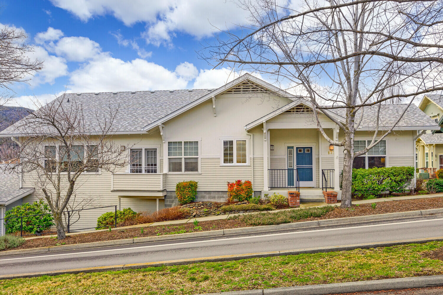 837 N Mountain Avenue