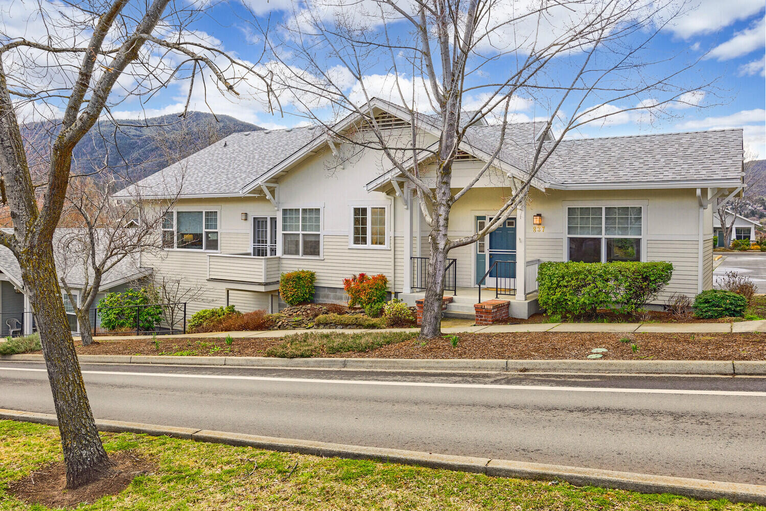 837 N Mountain Avenue