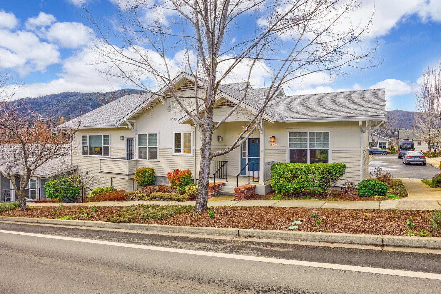 837 N Mountain Avenue