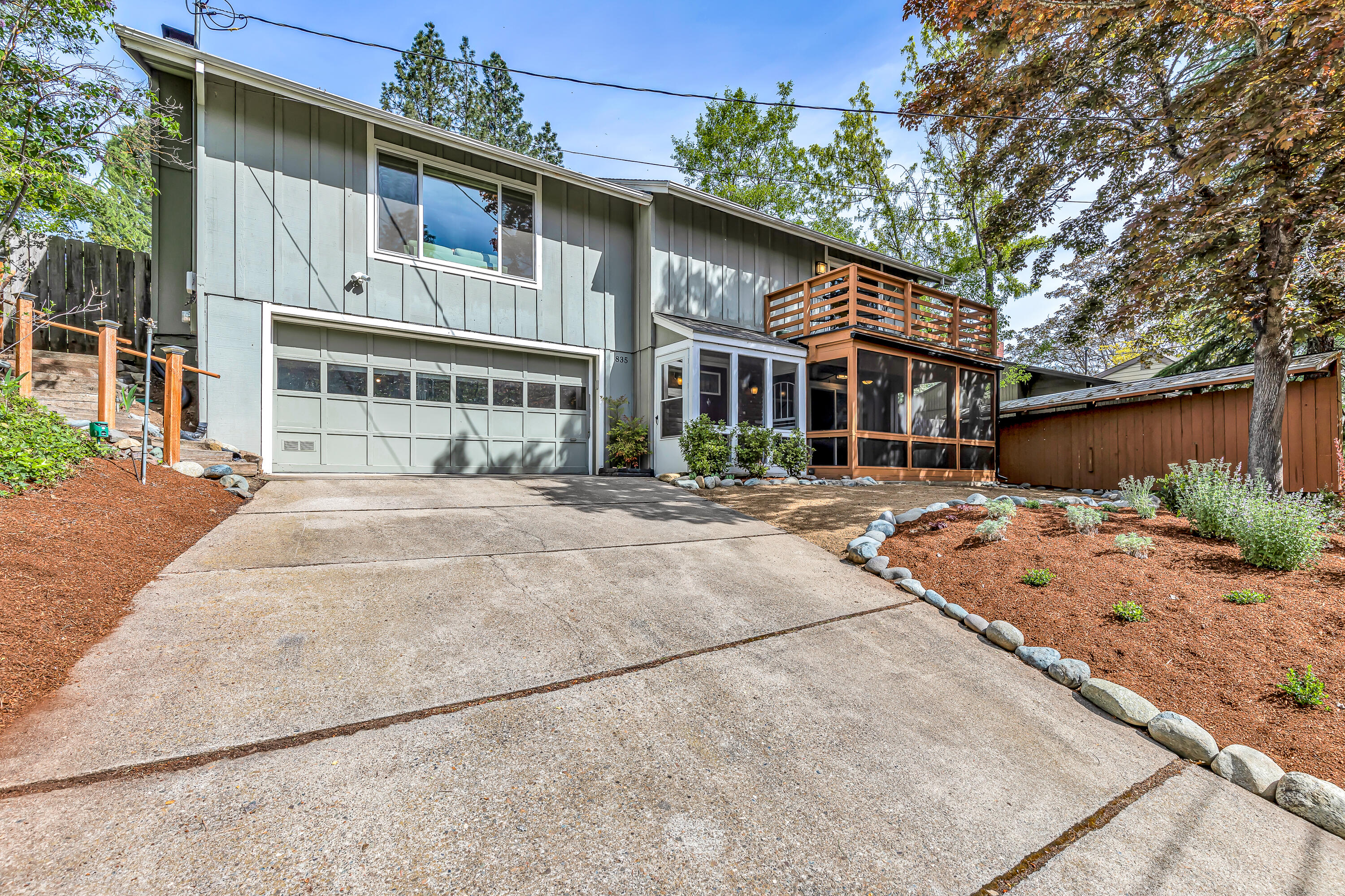 835 Fox Street