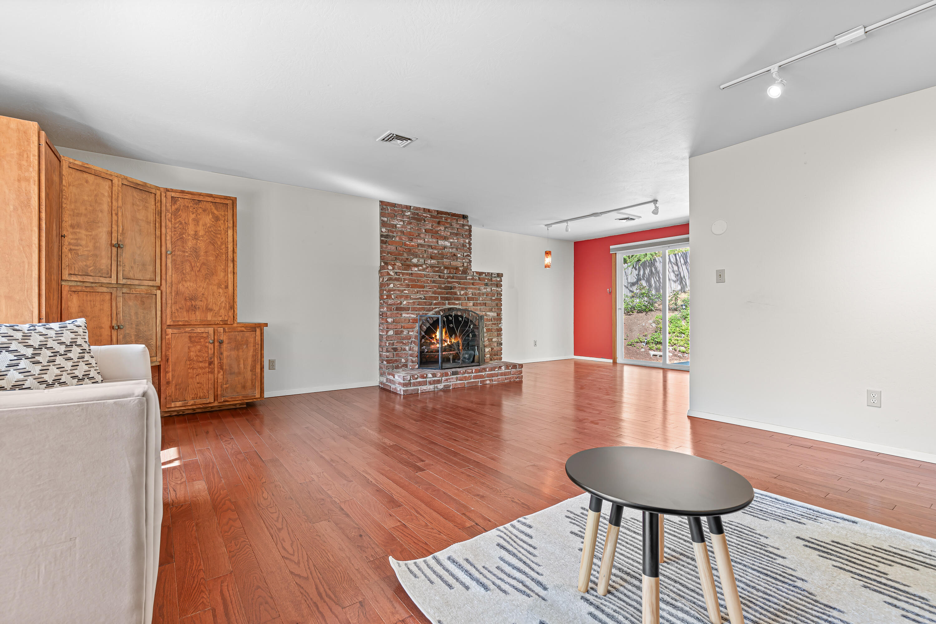 835 Fox Street