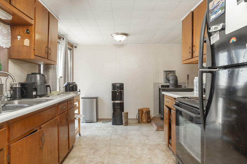 6446 Holland Loop Road