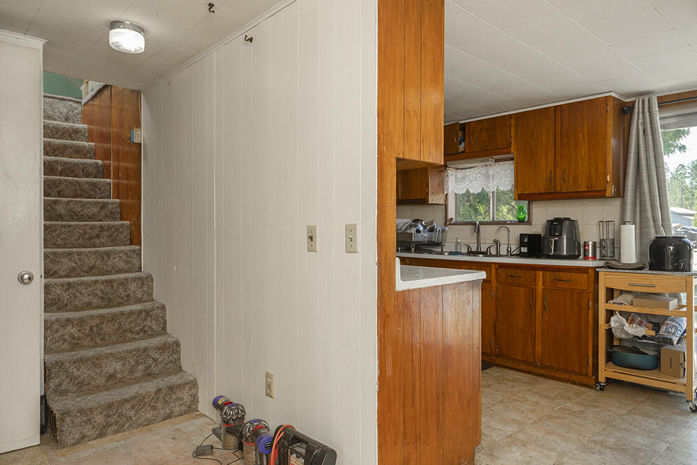 6446 Holland Loop Road