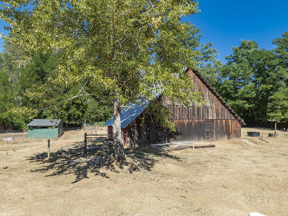 6446 Holland Loop Road