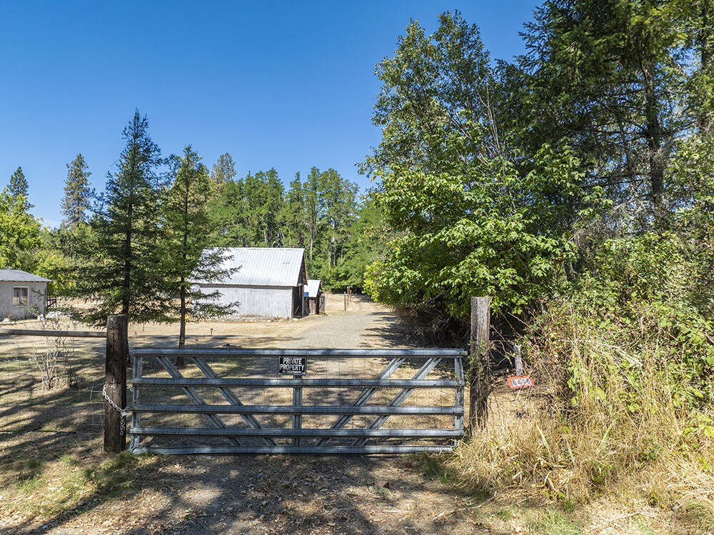 6446 Holland Loop Road
