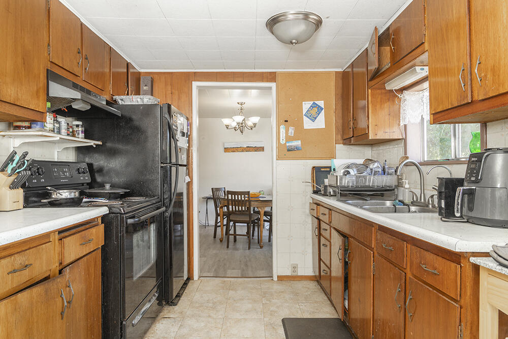6446 Holland Loop Road
