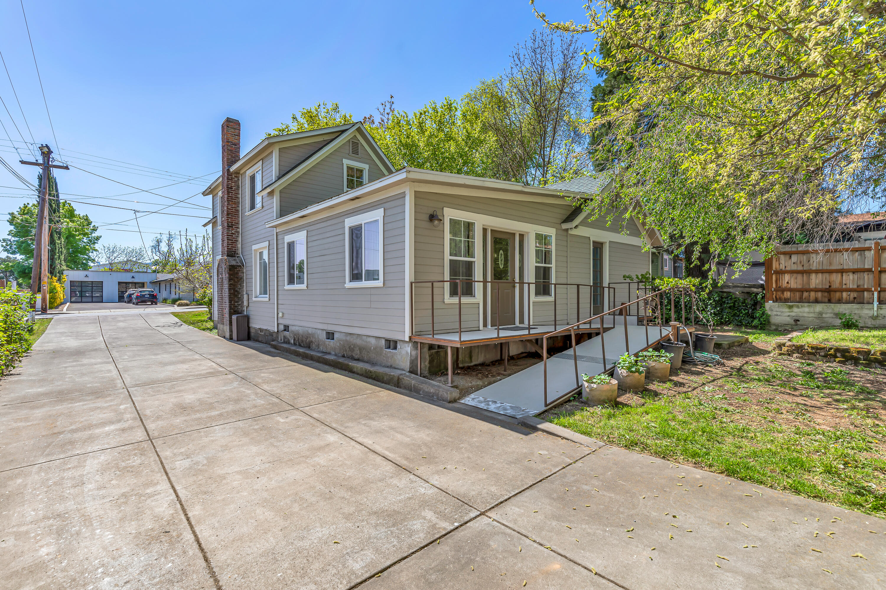 108 W 4'th Street