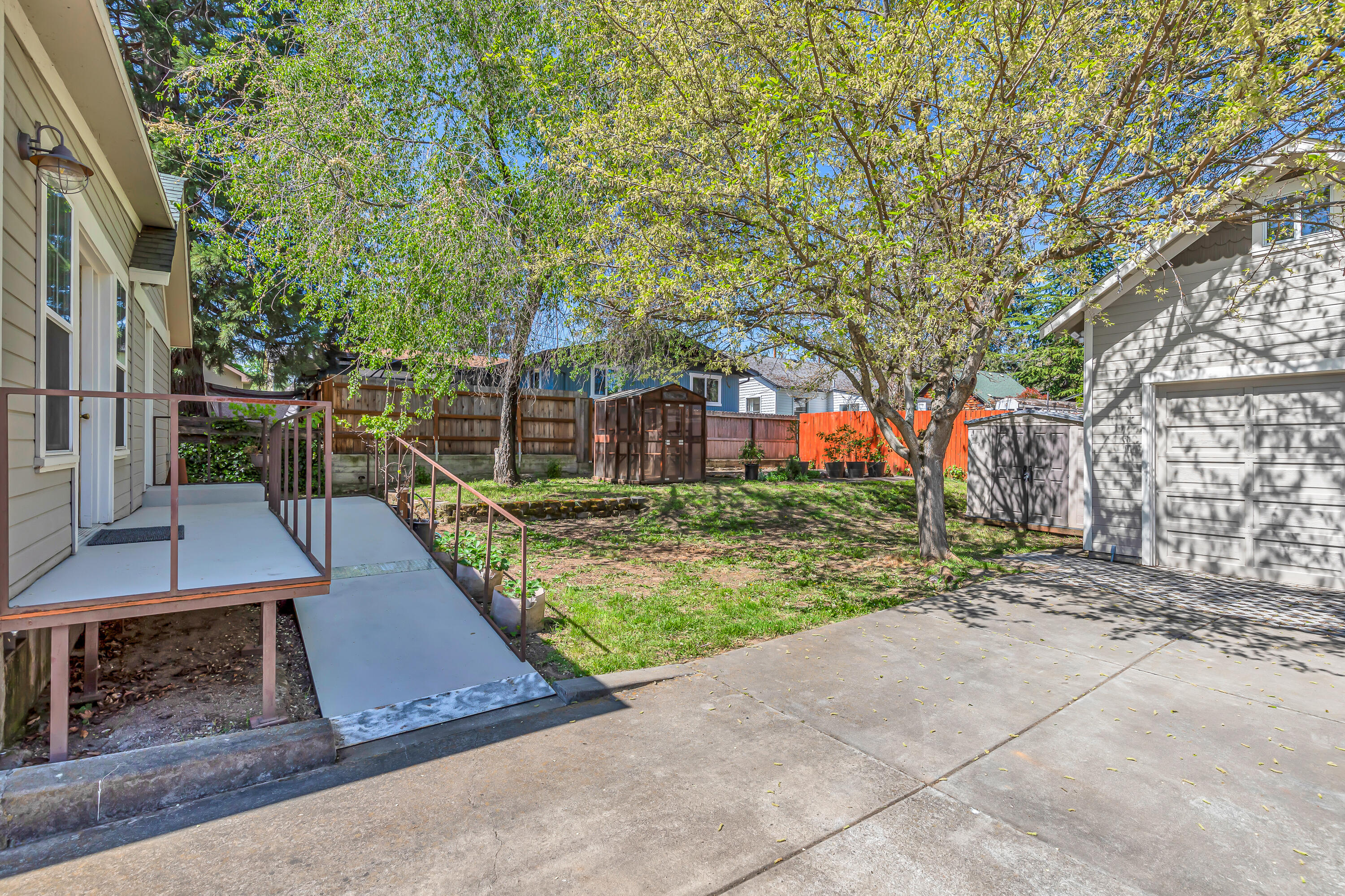 108 W 4'th Street